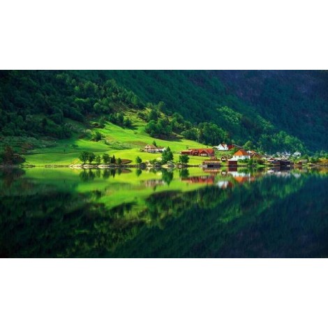 Amazing Green Valley Diamond Painting